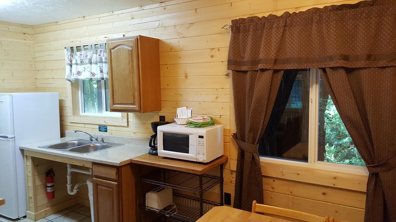 Emerald Forest Cabins Trinidad Ngoại thất bức ảnh