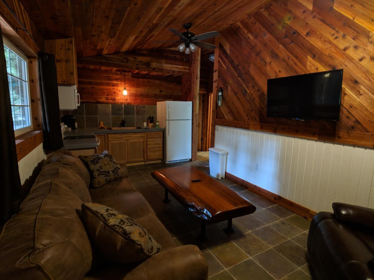 Emerald Forest Cabins Trinidad Ngoại thất bức ảnh